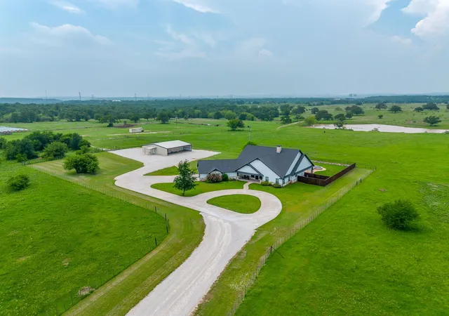 Photo 1 of Single family home for sale at 733 Fm 2652, Graham, TX 76450 | MLS# 21156994 | Listing updated on 2026-09-23