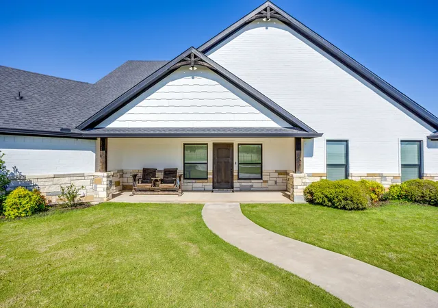 Photo 3 of Single family home for sale at 733 Fm 2652, Graham, TX 76450 | MLS# 21156994 | Listing updated on 2026-09-23