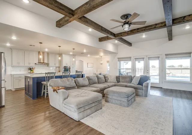 Photo 4 of Single family home for sale at 733 Fm 2652, Graham, TX 76450 | MLS# 21156994 | Listing updated on 2026-09-23