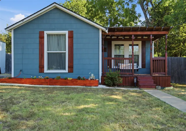 Photo 1 of Single family home for sale at 116 W 7th St, Weatherford, TX 76086 | MLS# 21157851 | Listing updated on 2026-07-29