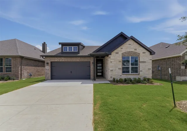 Photo 3 of Sale Pending at 3504 Helena St, Gainesville, TX 76240 | MLS# 21158007 | Listing updated on 2026-09-21