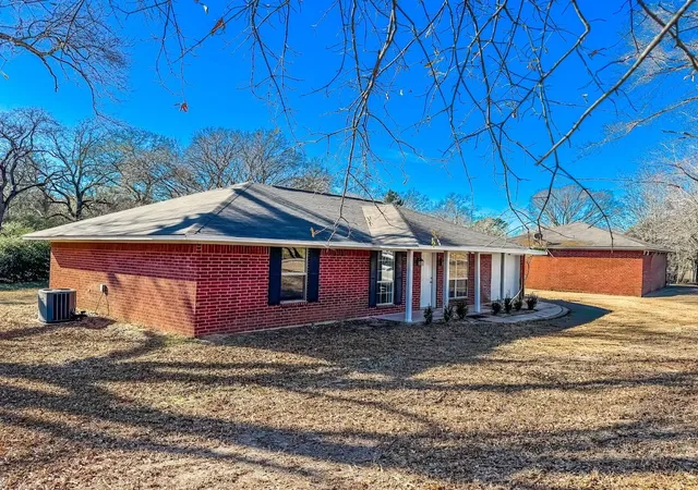 Photo 1 of Single family home for sale at 2010 Saltworks Rd, Palestine, TX 75803 | MLS# 21159108 | Listing updated on 2026-09-14