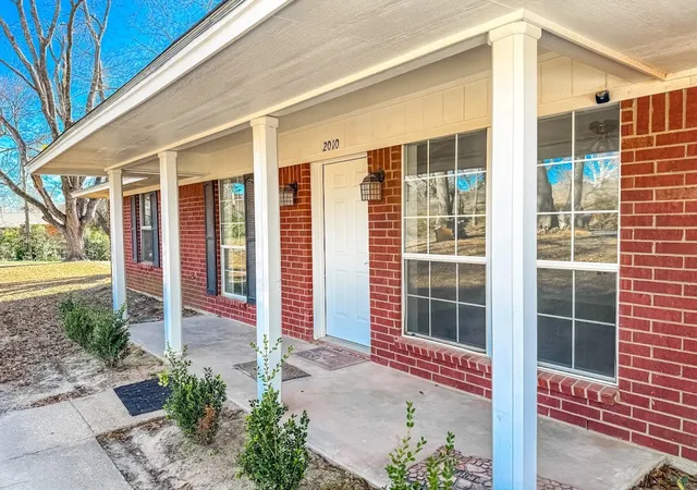 Photo 2 of Single family home for sale at 2010 Saltworks Rd, Palestine, TX 75803 | MLS# 21159108 | Listing updated on 2026-09-14