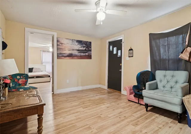 Photo 3 of Sale Pending at 805 E 11th St, Kemp, TX 75143 | MLS# 21160127 | Listing updated on 2026-09-19