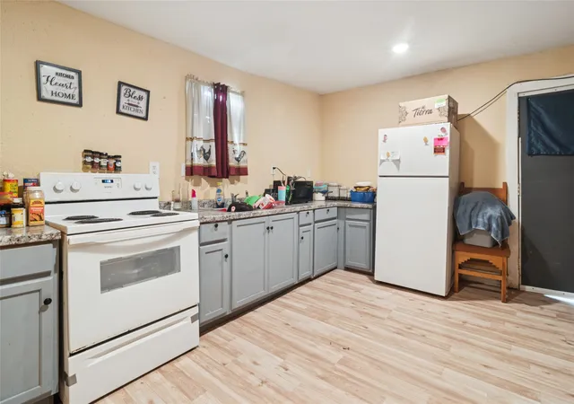 Photo 4 of Sale Pending at 805 E 11Th St, Kemp, TX 75143 | MLS# 21160127 | Listing updated on 2026-09-19