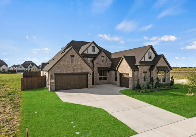Photo 2 of Sale Pending at 257 Wheatgrass Rd, Waxahachie, TX 75165 | MLS# 21160393 | Listing updated on 2026-07-29