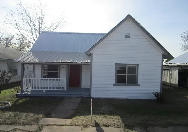 Photo 1 of Single family home for sale at 905 Wallis Ave, Santa Anna, TX 76878 | MLS# 21160876 | Listing updated on 2026-09-08