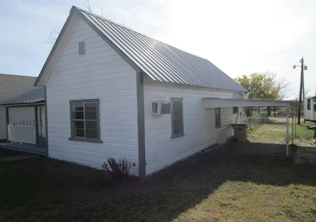 Photo 3 of Single family home for sale at 905 Wallis Ave, Santa Anna, TX 76878 | MLS# 21160876 | Listing updated on 2026-09-08