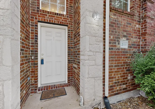 Photo 4 of Single family home for sale at 2111 Danbury Dr, Rockwall, TX 75032 | MLS# 21161962 | Listing updated on 2026-09-12