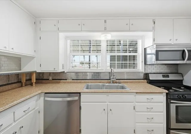 Photo 1 of Sale Pending at 1515 E Nall St, Sherman, TX 75090 | MLS# 21161577 | Listing updated on 2026-10-02