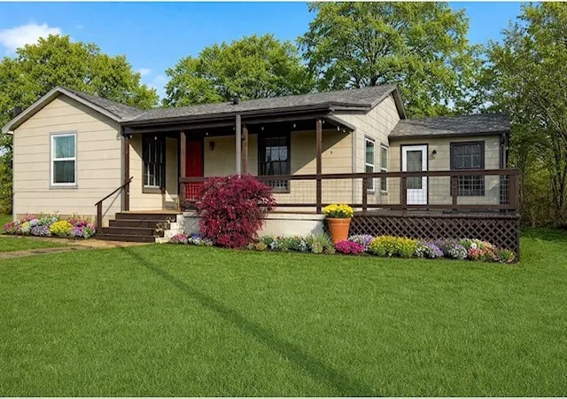 Photo 3 of Sale Pending at 1515 E Nall St, Sherman, TX 75090 | MLS# 21161577 | Listing updated on 2026-10-02