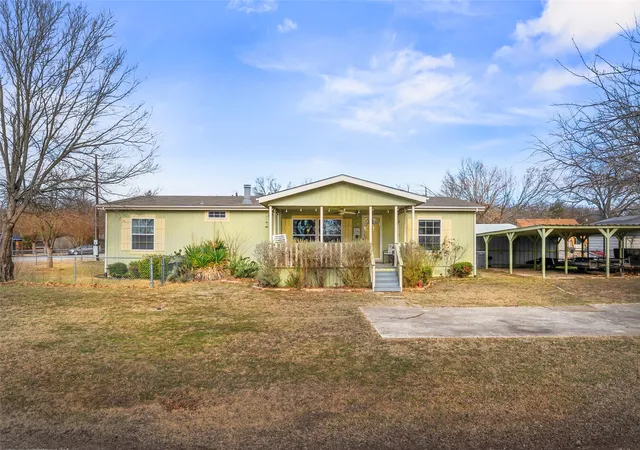 Photo 4 of Single family home for sale at 89 Park Ln, Gainesville, TX 76240 | MLS# 21162406 | Listing updated on 2026-09-13