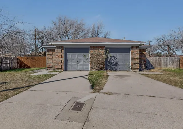 Photo 2 of House for sale at 4517 & 4521 Ebbtide Ct, Fort Worth, TX 76135 | MLS# 21162342 | Listing updated on 2026-07-29