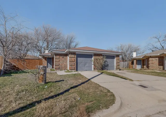 Photo 3 of House for sale at 4517 & 4521 Ebbtide Ct, Fort Worth, TX 76135 | MLS# 21162342 | Listing updated on 2026-07-29