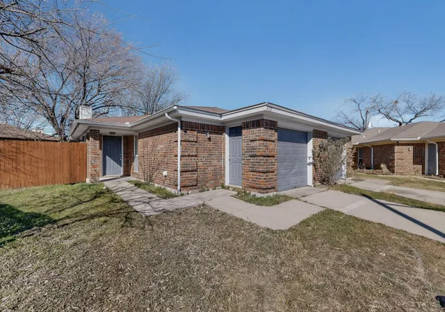 Photo 4 of House for sale at 4517 & 4521 Ebbtide Ct, Fort Worth, TX 76135 | MLS# 21162342 | Listing updated on 2026-07-29