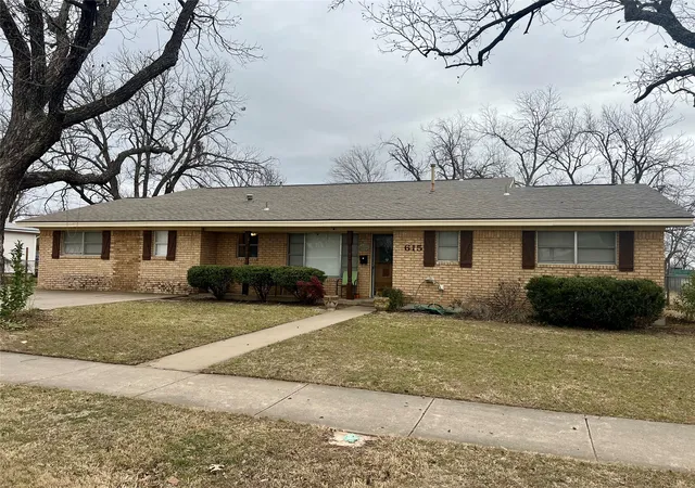 Photo 1 of Sale Pending at 615 N Patrick St, Dublin, TX 76446 | MLS# 21163004 | Listing updated on 2026-07-30
