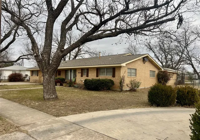 Photo 2 of Sale Pending at 615 N Patrick St, Dublin, TX 76446 | MLS# 21163004 | Listing updated on 2026-07-30