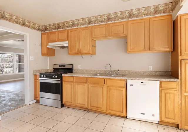 Photo 3 of Sale Pending at 104 E Fifth St, Brady, TX 76825 | MLS# 21163786 | Listing updated on 2026-09-12