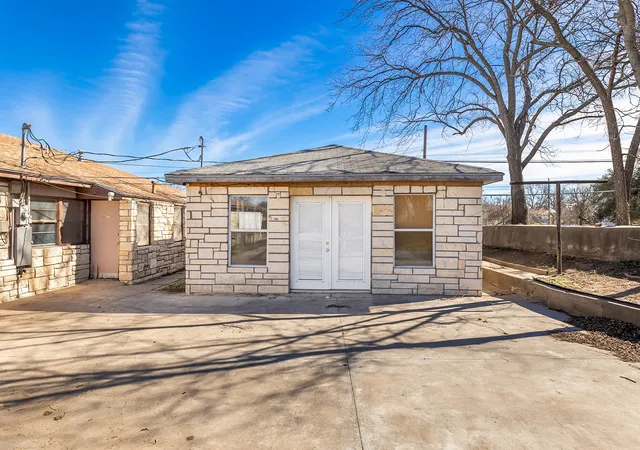 Photo 40 of Sale Pending at 104 E Fifth St, Brady, TX 76825 | MLS# 21163786 | Listing updated on 2026-09-12