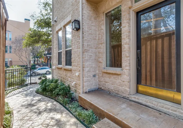 Listing Photo 4 - Condo for sale in building located at 6333 Richmond Ave, Dallas, TX 75214 - Unit #A