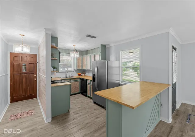 Photo 3 of Single family home for sale at 122 Miriam Ln, Shreveport, LA 71106 | MLS# 21162214 | Listing updated on 2026-09-08