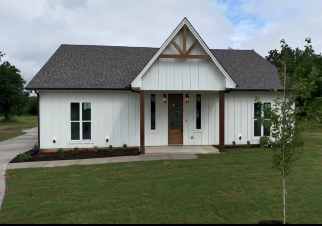 Photo 1 of Single family home for sale at 518 Strong St, Bowie, TX 76230 | MLS# 21136505 | Listing updated on 2026-09-08
