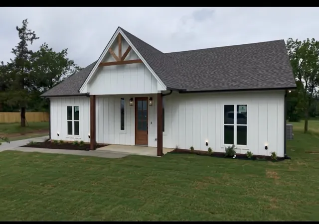 Photo 2 of Single family home for sale at 518 Strong St, Bowie, TX 76230 | MLS# 21136505 | Listing updated on 2026-09-08