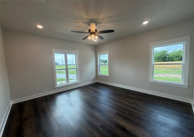 Photo 4 of Single family home for sale at 518 Strong St, Bowie, TX 76230 | MLS# 21136505 | Listing updated on 2026-09-08