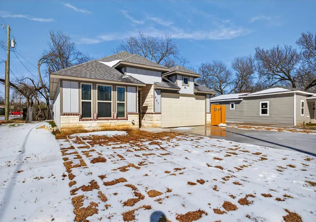 Photo 3 of Single family home for sale at 601 E Willingham St, Cleburne, TX 76031 | MLS# 21166207 | Listing updated on 2026-09-13
