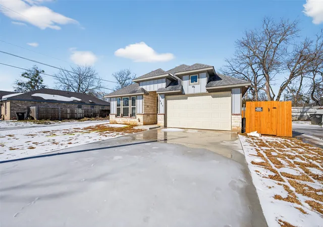 Photo 3 of Single family home for sale at 601 E Willingham St, Cleburne, TX 76031 | MLS# 21166207 | Listing updated on 2026-09-13