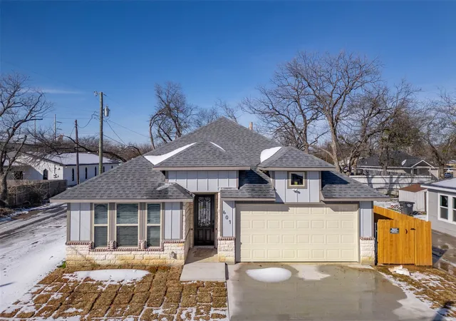 Photo 4 of Single family home for sale at 601 E Willingham St, Cleburne, TX 76031 | MLS# 21166207 | Listing updated on 2026-09-13