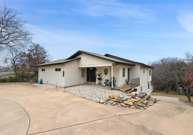 Photo 3 of Single family home for sale at 110 Vanshire Rd W, Lakeside, TX 76108 | MLS# 21159764 | Listing updated on 2026-09-15