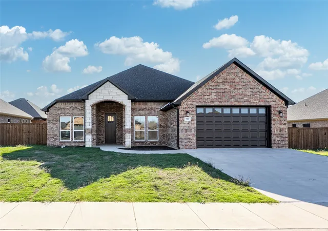Photo 1 of Single family home for sale at 723 Cobblestone Cir, Mabank, TX 75147 | MLS# 21166273 | Listing updated on 2026-07-29
