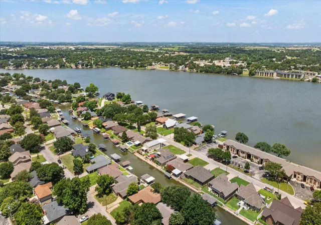 Photo 1 of Sale Pending at 706 Tahiti Dr, Granbury, TX 76048 | MLS# 21166445 | Listing updated on 2026-10-01