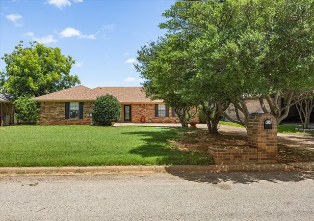 Photo 2 of Sale Pending at 706 Tahiti Dr, Granbury, TX 76048 | MLS# 21166445 | Listing updated on 2026-10-01