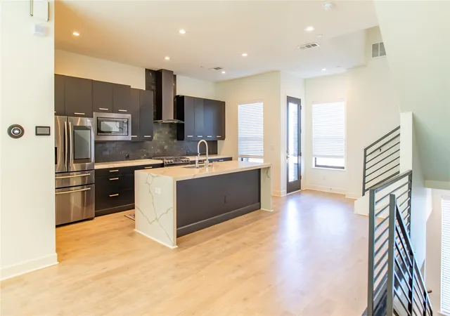 Listing Photo 5 - Condo for sale in building located at 2000 Park Ave, Dallas, TX 75215 - Unit #110