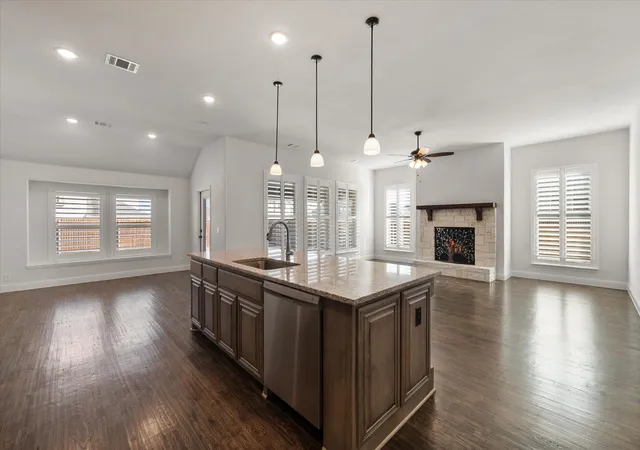 Photo 3 of Single family home for sale at 137 Fireberry Dr, Glenn Heights, TX 75154 | MLS# 21164760 | Listing updated on 2026-09-13