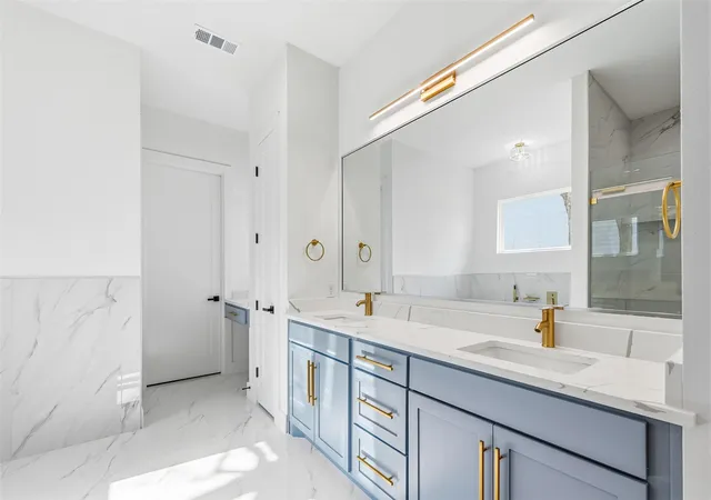 Photo 3 of Sale Pending at 2228 Echo Lake Dr, Dallas, TX 75253 | MLS# 21167298 | Listing updated on 2026-07-31