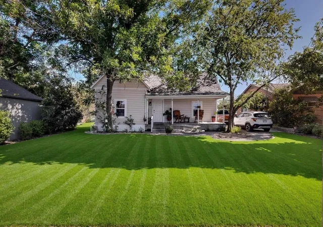 Photo 2 of Single family home for sale at 504 Jefferson St, Hillsboro, TX 76645 | MLS# 21168243 | Listing updated on 2026-07-29