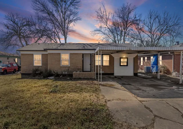 Photo 1 of Single family home for sale at 2117 Frazier St, Greenville, TX 75401 | MLS# 21168435 | Listing updated on 2026-07-31