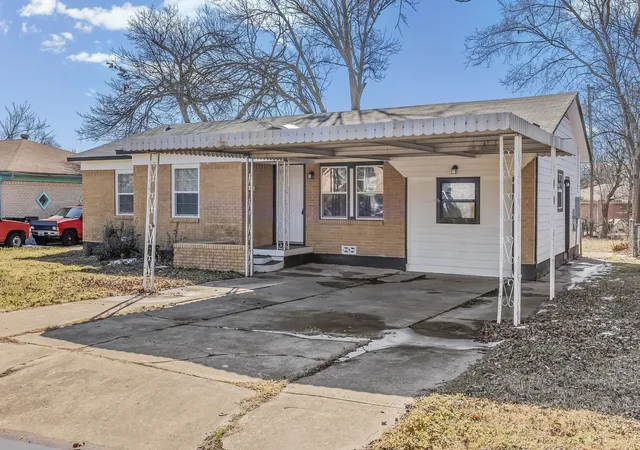 Photo 2 of Single family home for sale at 2117 Frazier St, Greenville, TX 75401 | MLS# 21168435 | Listing updated on 2026-07-31