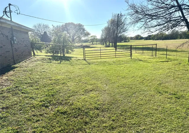 Photo 3 of Sale Pending at 205 County Road 1135, Ravenna, TX 75476 | MLS# 21168518 | Listing updated on 2026-09-29