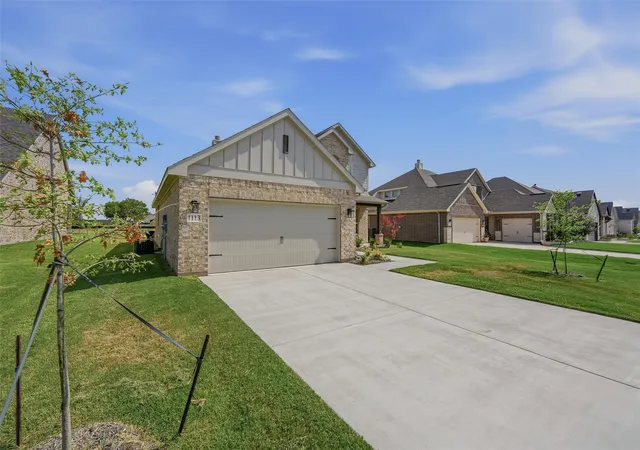 Photo 3 of Sale Pending at 1113 Trinity Dr, Springtown, TX 76082 | MLS# 21168728 | Listing updated on 2026-09-14