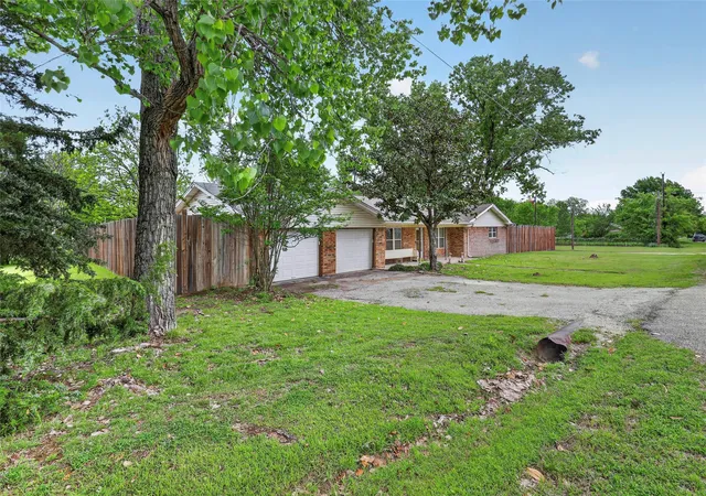 Photo 3 of Single family home for sale at 702 El Camino Real, Chico, TX 76431 | MLS# 21168505 | Listing updated on 2026-09-10