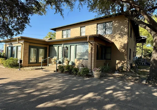 Photo 2 of Single family home for sale at 203b N Rockwall Ave, Terrell, TX 75160 | MLS# 21170124 | Listing updated on 2026-10-07