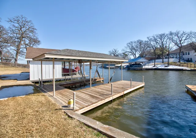 Photo 4 of Single family home for sale at 207 Kiowa Dr W, Gainesville, TX 76240 | MLS# 21169655 | Listing updated on 2026-09-14