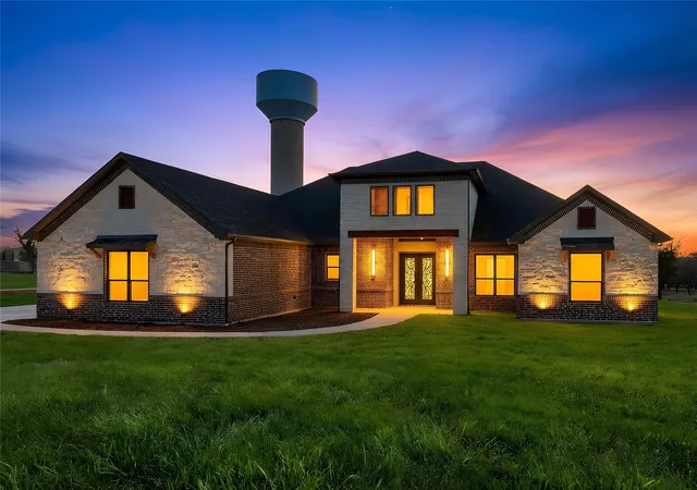 Photo 1 of Single family home for sale at 544 High Tower Ln, Granbury, TX 76049 | MLS# 21168186 | Listing updated on 2026-07-31