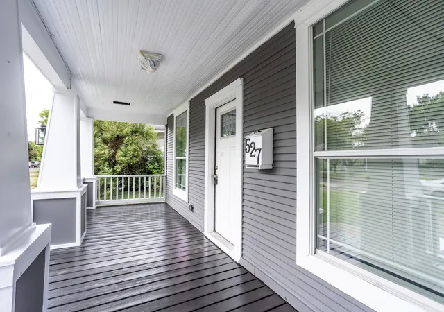 Photo 2 of Single family home for sale at 527 S Clinton Ave, Dallas, TX 75208 | MLS# 21167727 | Listing updated on 2026-09-15