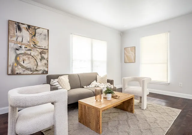 Photo 3 of Single family home for sale at 527 S Clinton Ave, Dallas, TX 75208 | MLS# 21167727 | Listing updated on 2026-09-15