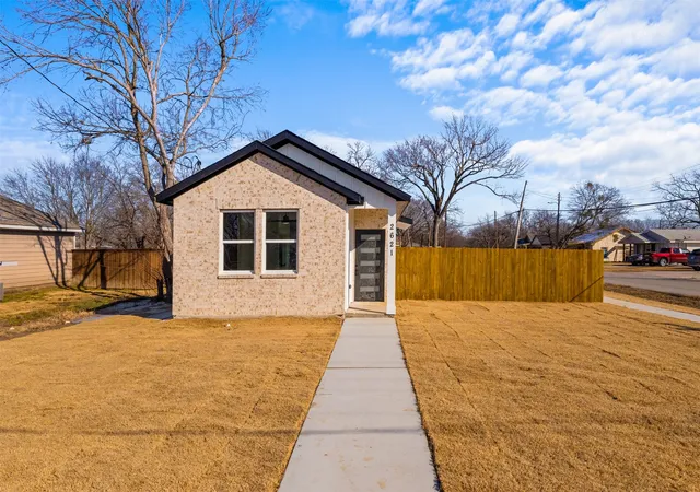 Photo 1 of Single family home for sale at 2621 College St, Greenville, TX 75401 | MLS# 21171555 | Listing updated on 2026-07-31